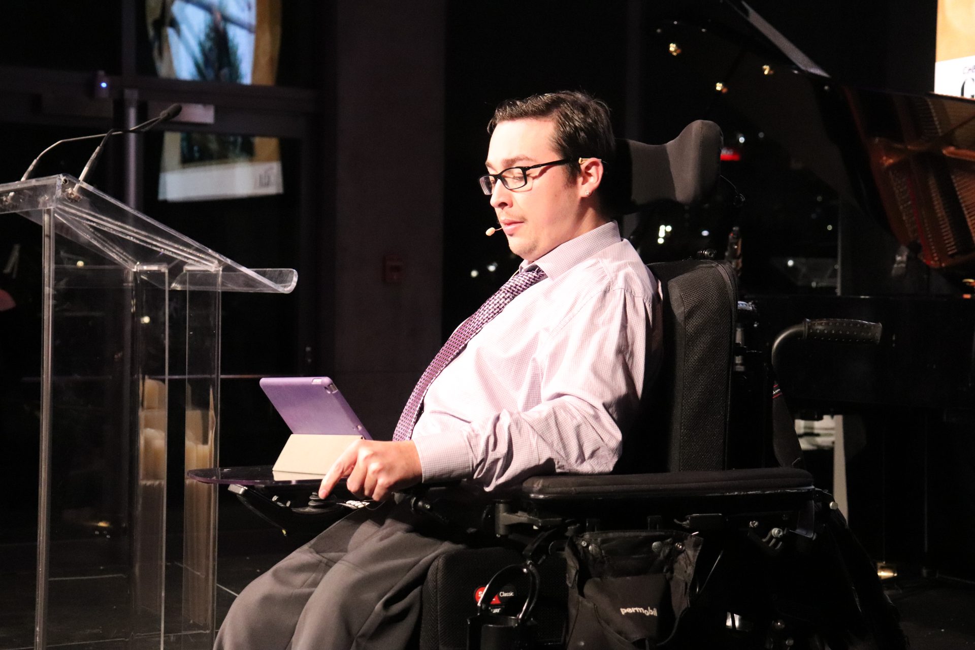 Former CHEO patient Kellen Schleyer tells his story. (Photo by Mia Jensen)