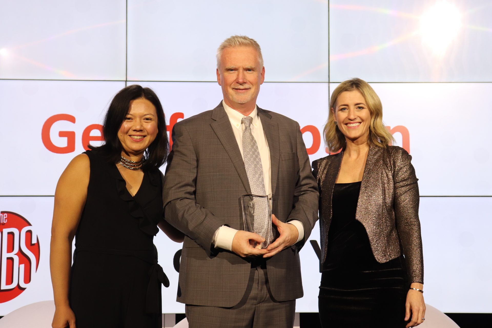 Geoff Simpson (centre), CFO of Hydro Ottawa, accepts the 2024 CFO of the Year award. (Photo by Mia Jensen)