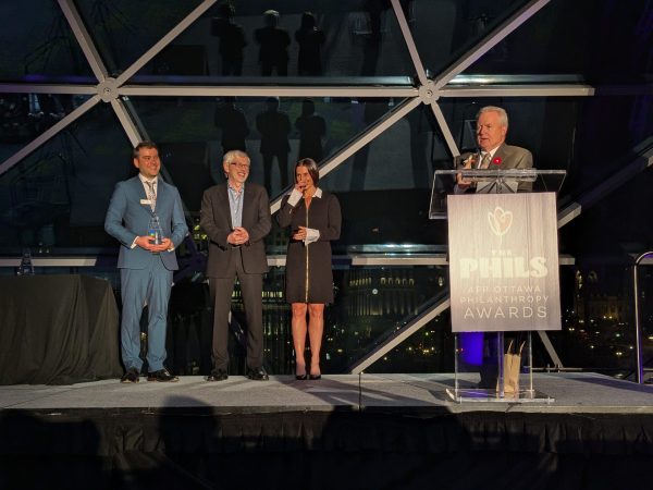 Paul LaBarge, founding member of LaBarge-Weinstein, accepts the outstanding volunteer fundraiser award. Photo by Nickie Shobeiry.